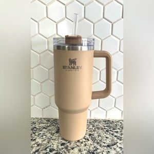 Stanley DRIFTWOOD (light brown/sand) Rare Color 40oz Adventure Quencher NIB